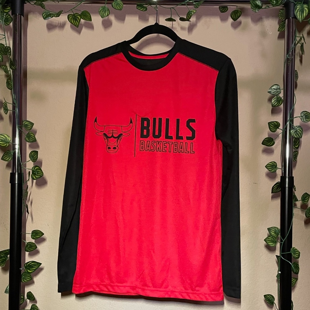 Bulls basketball long sleeve shirt